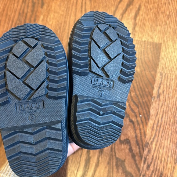 Excellent Condition Children’s Place Toddler Boy Blue Dino Snow Boots size 6 - Picture 5 of 5